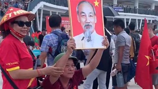 Bầu không khí cuồng nhiệt tại SVĐ Thái Nguyên trước giờ G