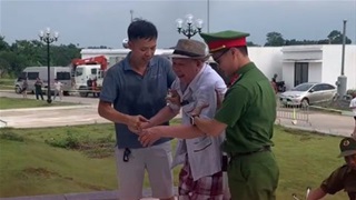 CĐV vượt hơn 400km từ Nghệ An ra Thái Nguyên cổ vũ ĐT Việt Nam
