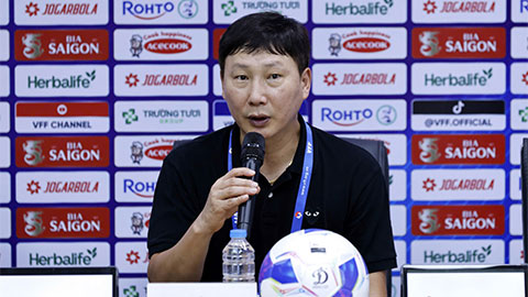 HLV Kim Sang Sik: ‘ĐT Việt Nam mạnh hơn rất nhiều khi có Son, Hên, Lộc’