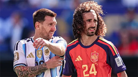 Bị Messi tố cáo, Cucurella vẫn thoát thẻ đỏ khi che miệng nói chuyện