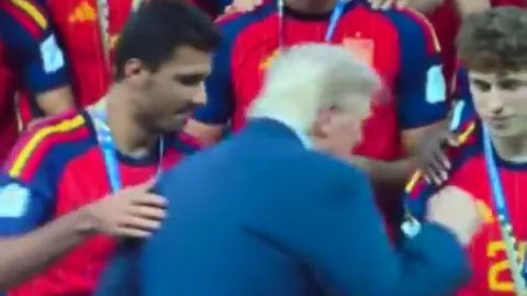 Rodri gây sốt sau chung kết World Cup 2026 với hành động dành cho Donald Trump