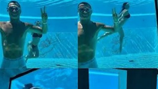 Ronaldo khiến 667 triệu fan phát sốt khi bơi cùng bạn gái nóng bỏng
