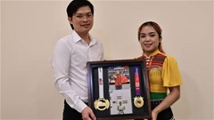 Lò Thị Phung tặng toàn bộ tiền đấu giá 2 HCV châu Á cho quê nhà Lai Châu