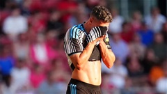 Vừa trở lại sau 6 tháng, Fabian Schar lại chấn thương khiến Newcastle chết lặng