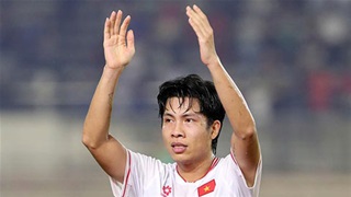 Văn Vĩ ghi bàn mở tỷ số cho ĐT Việt Nam ngay phút thứ 6 (Trực tiếp: Indonesia 0-1 Việt Nam)
