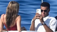Mbappe lần đầu công khai hình ảnh bạn gái trên Instagram