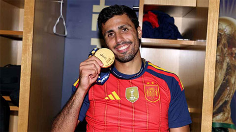 Man City từ chối đề nghị đầu tiên của Barca dành cho Rodri