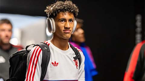 Thần đồng JJ Gabriel không được khoác áo Man United 