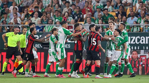 'Thánh quẩy' Antony bị đuổi, giao hữu Betis vs Bournemouth biến thành màn loạn đả