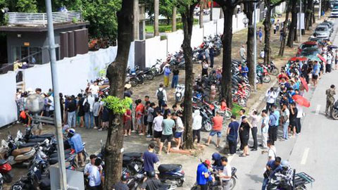 CĐV Việt Nam 'săn' vé bán kết AFF Cup: Hết sạch vé 1 triệu đồng, đợt 2 có giá từ 300.000 đồng 
