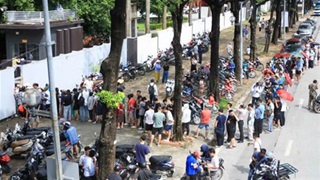 CĐV Việt Nam 'săn' vé bán kết AFF Cup: Hết sạch vé 1 triệu đồng, đợt 2 có giá từ 300.000 đồng 