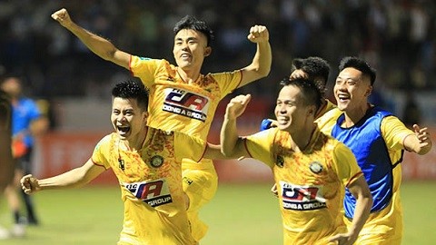 Gia đình bầu Đoan nghỉ bóng đá: Chia tay một cá tính dị biệt ở V.League