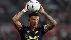 Arsenal lo mất 'vũ khí' ném biên khi Premier League cấm dùng khăn để lau khô bóng