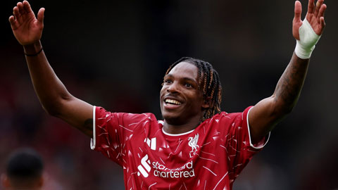 Tân binh Jacquet có màn ra mắt 'hay nhất lịch sử Liverpool'