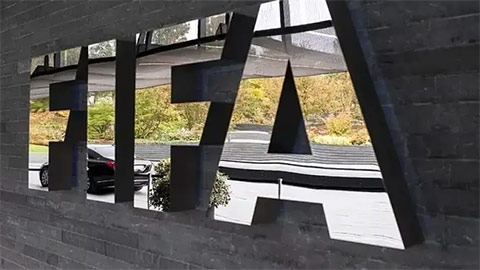 Sếp lớn FIFA 'bay chức' sau khi công khai chỉ trích Infantino