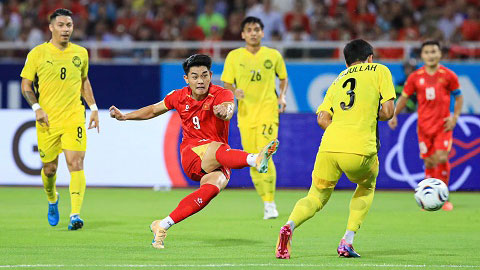 Đình Bắc sút bóng đẹp mắt, thủ môn Malaysia xuất sắc cản phá  (TRỰC TIẾP: Việt Nam 0-0 Malaysia )