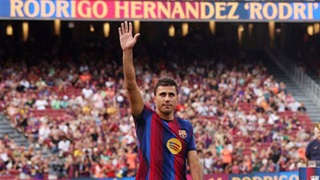 Rodri gây sốt ngày ra mắt Barca, trở thành thần tượng mới ở Camp Nou