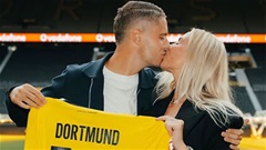 Tân binh Dortmund yêu cô hàng cá