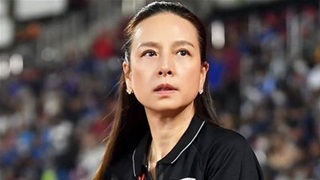 Madam Pang bỏ về sớm khi Thái Lan bị Việt Nam dẫn 2-0