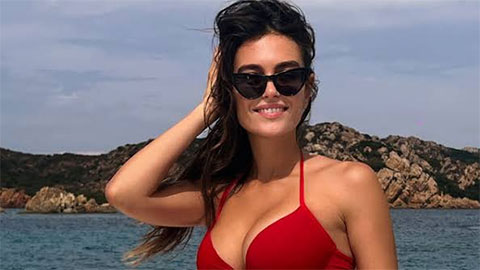 Nữ MC bóng đá Eva Murati gây sốt trong ‘đêm Brazil’