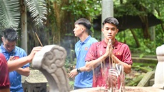 Đội tuyển U20 Việt Nam dâng hương tưởng niệm các Vua Hùng