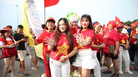 Trực tuyến trước trận Việt Nam vs Thái Lan:  CĐV ùn ùn kéo đến sân Mỹ Đình