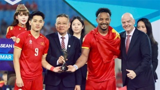 Đình Bắc, Xuân Son cùng nhận giải Vua phá lưới, các cầu thủ tranh thủ nạp năng lượng
