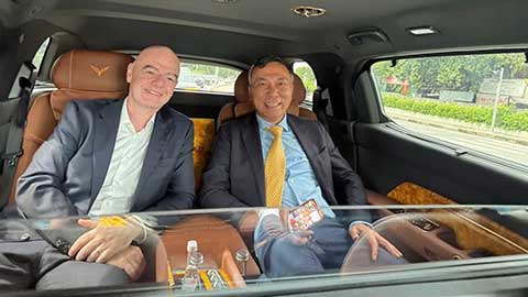 Chủ tịch FIFA Infantino ngồi xe VinFast Lạc Hồng: 'Pháo đài' Việt Nam có gì đặc biệt?