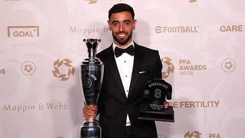 Bruno Fernandes hoàn tất cú hat-trick danh hiệu cá nhân