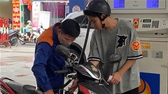 Giá xăng dầu chiều ngày 27/8: Điều chỉnh giảm, riêng một mặt hàng bất ngờ tăng giá