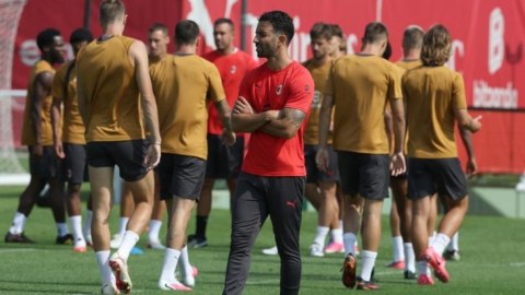 Amorim ‘xáo bài’ Milan: Rabiot thành số 10, Chukwueze hóa máy chạy