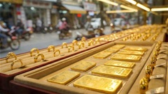 Giá vàng, tỷ giá ngoại tệ hôm nay 31/8: Giảm mạnh, vàng SJC chịu áp lực
