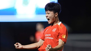 Nguyễn Thái Quốc Cường ghi bàn nâng tỷ số (CA TP.HCM 2-0 Hà Nội)