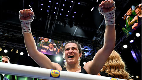 Tay đấm huyền thoại Katie Taylor trở thành nhà vô địch tuyệt đối 3 lần trước khi giải nghệ