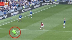 Pickford chạy nước rút 60m để giúp Everton giật lại điểm trước MU