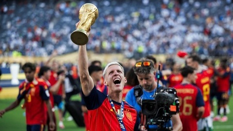 Dani Olmo: ‘Chức vô địch World Cup thay đổi cả cuộc đời tôi’