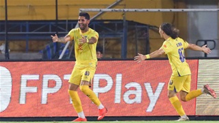 Bruno đánh đầu mở tỉ số cho SLNA (Hà Nội 0-1 SLNA)