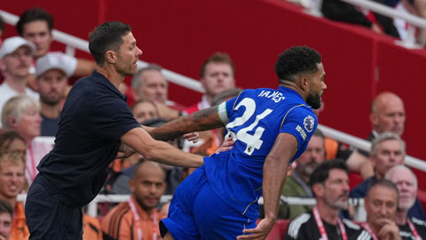 Chelsea thủng lưới 20 trận liên tiếp, Xabi Alonso bất lực trước hàng thủ