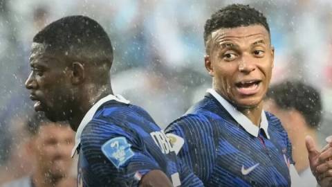 Dembele ‘bật’ Mbappe, hay PSG muốn ‘đánh’ người hùng cũ?