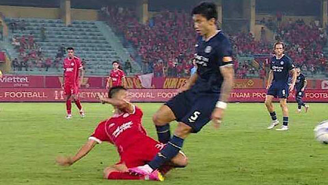 Đoàn Văn Hậu bị treo giò 4 trận vì phạm lỗi nguy hiểm với Doãn Ngọc Tân