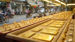 Giá vàng, tỷ giá ngoại tệ hôm nay 18/9: Vàng thế giới tăng, trong nước đồng loạt giảm