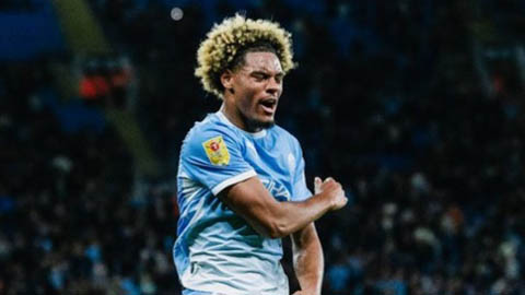 Tài năng trẻ Floyd Samba của Man City 'gây sốt'