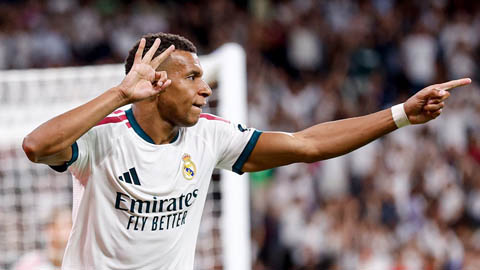 'Muốn trở thành một phần của lịch sử bóng đá, chơi cho Real Madrid là bắt buộc'