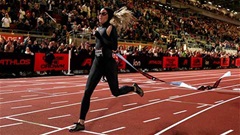 Mỹ nhân điền kinh Anh - Keely Hodgkinson hóa Catwoman, gây sốt với đồ bó và vương miện Tiffany 48.000 bảng