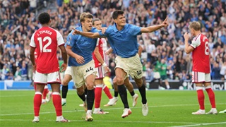 Arsenal bị Brighton ‘dạy một bài học’, lộ điểm yếu chí mạng