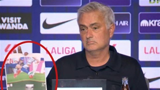 Mourinho nổi giận, mang ảnh 2 pha phạm lỗi đến họp báo, tố trọng tài ‘trù dập’ Real