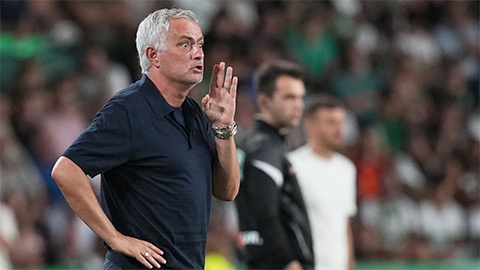 Mourinho bị truyền thông Tây Ban Nha 'ném đá'