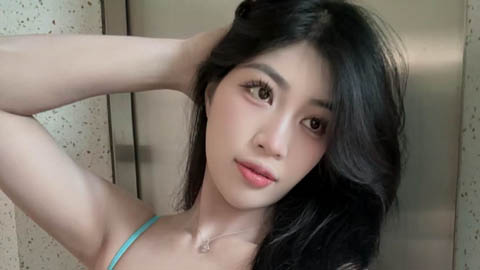 Hot girl sới vật Anh Thơ khéo khoe vòng một căng tròn