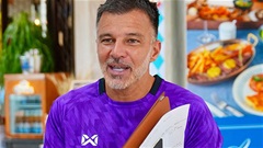 Thái Lan hội quân, HLV Anthony Hudson và ‘Messi Thái’ liên tục nhắc tới ĐT Việt Nam