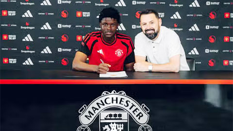 MU hoàn tất vụ chiêu mộ tài năng 17 tuổi từ Man City